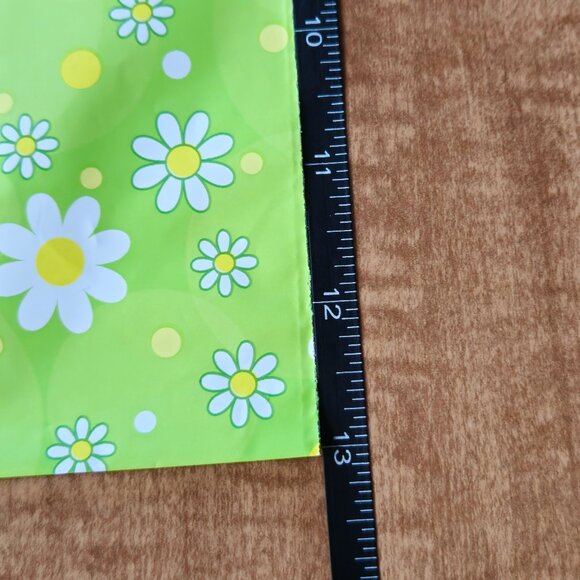 Lime Green Daisy Flower Polymailers 25ct. - Picture 6 of 6